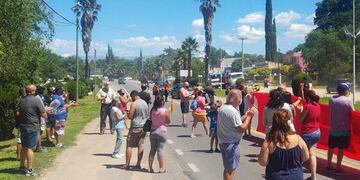 Movilización de los vecinos de Parque Siquiman, en reclamo a mayor seguridad.