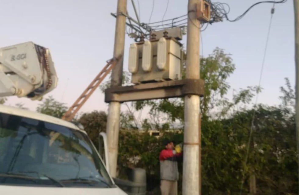 Intentaron robar cables, pero recibieron una descargar y generaron un apagón en Corrientes