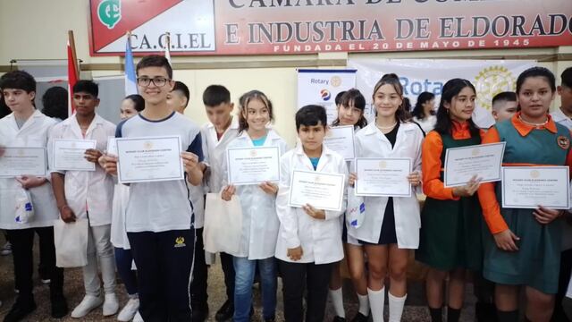 El Rotary Club Eldorado Centro reconoció al “Mejor Compañero” de cada escuela