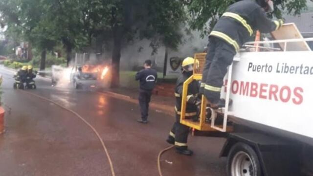 Puerto Libertad: incendió consumió por completo un automóvil.