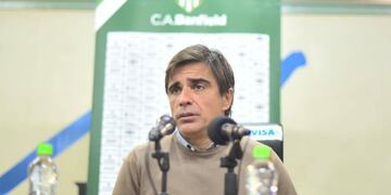 El ex marcador central dejó su cargo como entrenador de Banfield en octubre.