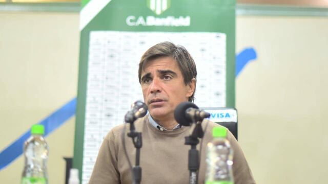El ex marcador central dejó su cargo como entrenador de Banfield en octubre.