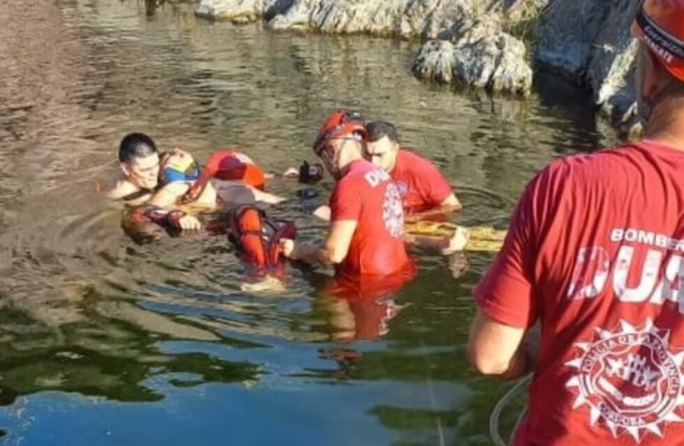 Vivo de milagro: se resbaló, cayó a un río de Córdoba desde una altura de seis metros y se salvó