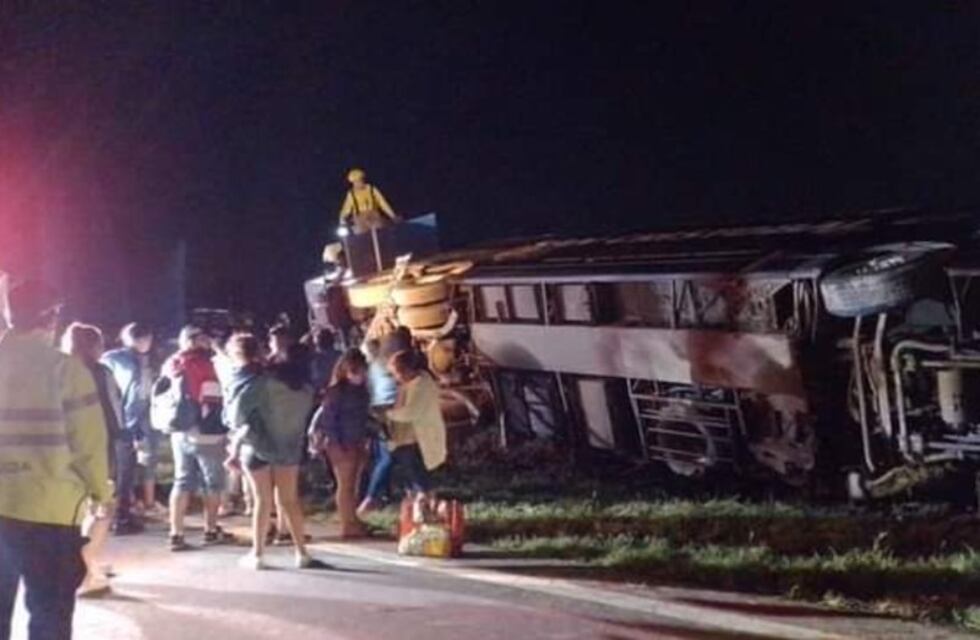 Volcó un micro en Angélica: 5 heridos