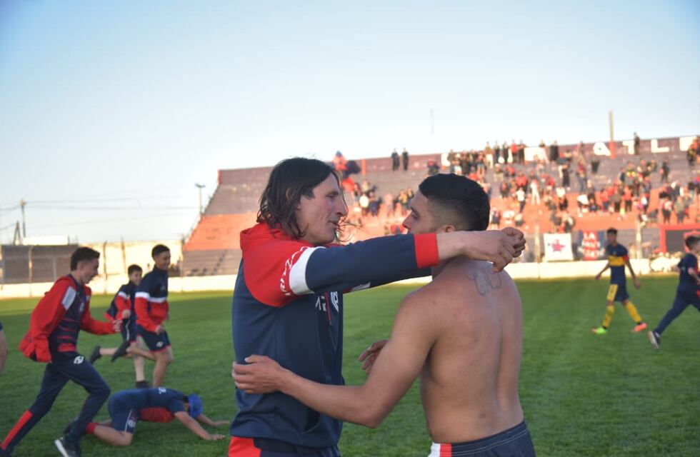 Título para Juan Carlos Olave: empató Las Palmas y es campeón en Liga Cordobesa