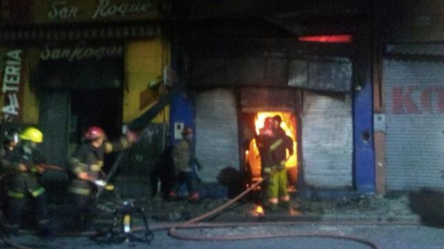 Feroz incendio en El Bajo.