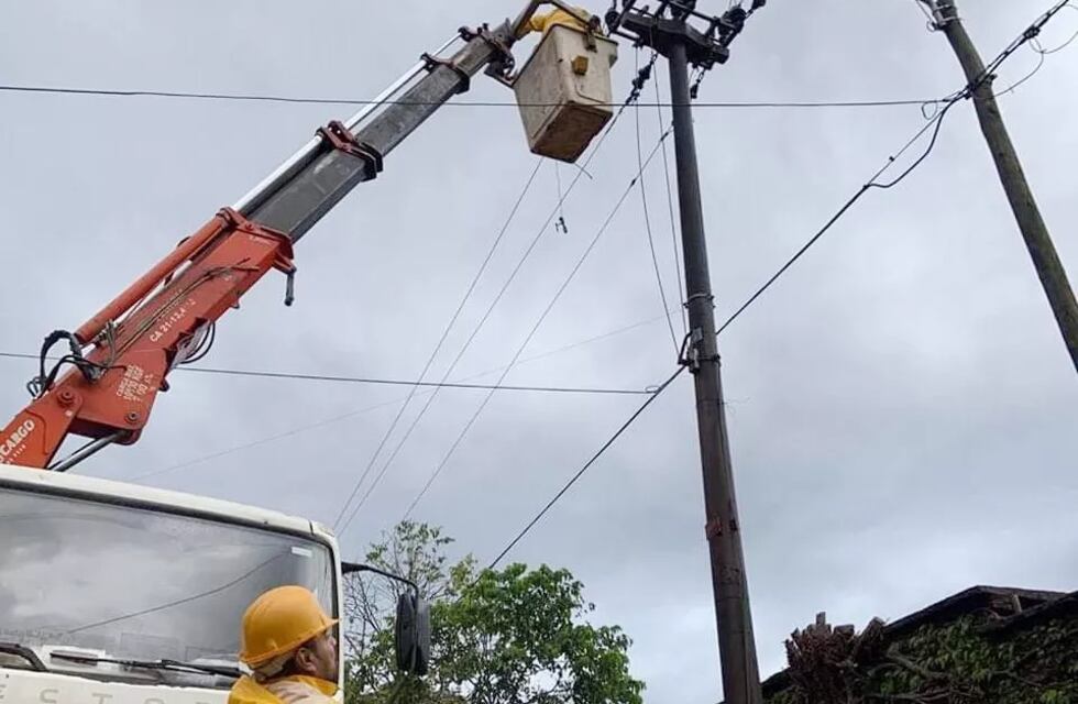 Tras un acto vandálico, varios barrios de Puerto Iguazú se hallan sin energía