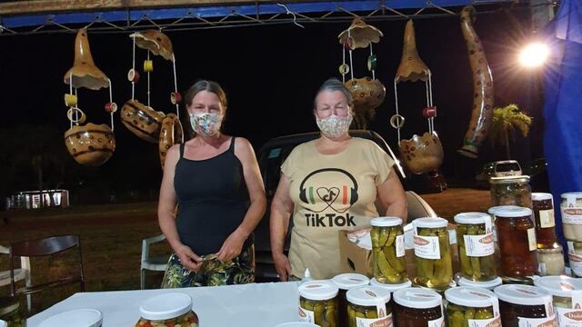 Emprendedoras exponen sus productos en la XIII Expo Provincial de la Mujer