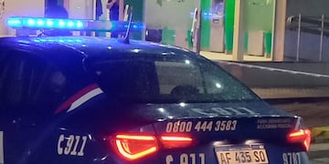 Los mensajes fueron arrojados en un cesto de papeles de los cajeros automáticos.