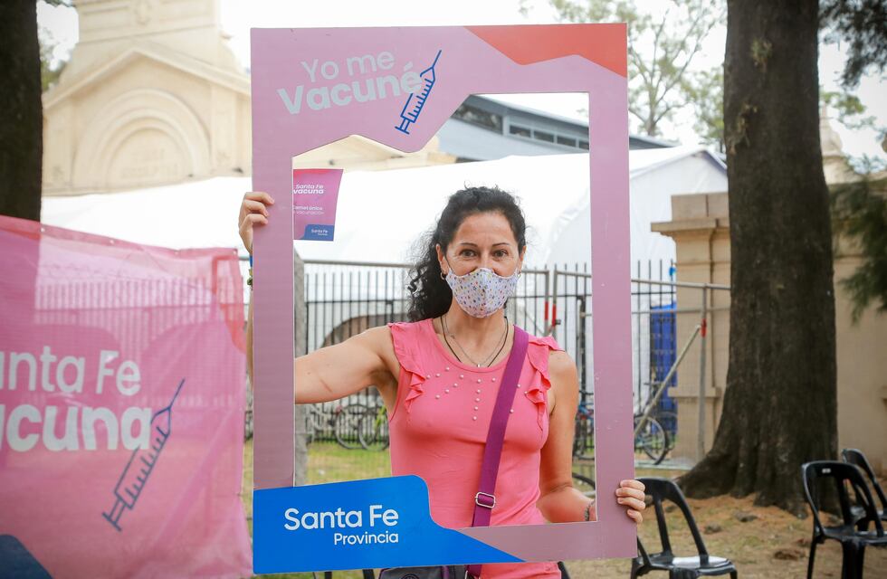 Se están vacunando docentes en 60 localidades santafesinas