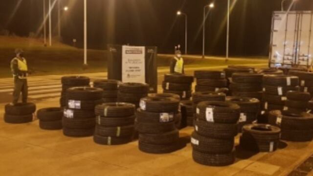 Secuestran millonario cargamento de neumáticos sobre la Ruta Nacional N°14.
