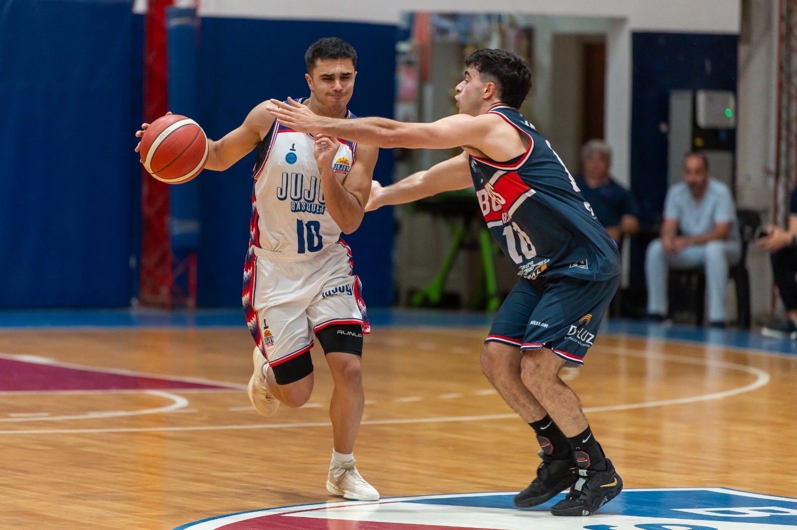 El cierre de sus tres partidos consecutivos fuera de casa terminó en Colonia Caroya con victoria para Jujuy Básquet.