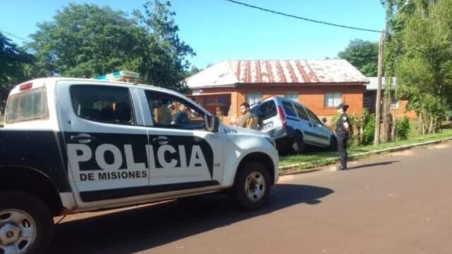 Jardín América: ebrio, manejaba un automóvil prestado y despistó contra el alambrado de una escuela.