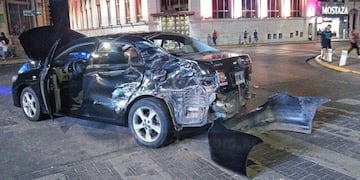 El auto quedó en dirección contraria.