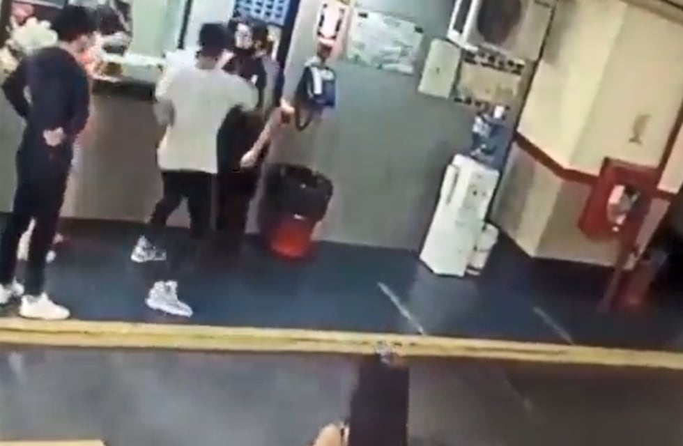 La jueza ordenó la detención del adolescente de 17 años que golpeó a un playero en Microcentro