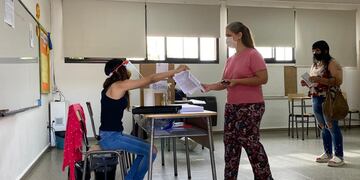 Con padrones georeferenciados y estrictos protocolos de higiene, riocuartenses deciden por su próximo intendente.