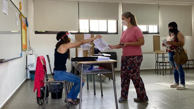 Con padrones georeferenciados y estrictos protocolos de higiene, riocuartenses deciden por su próximo intendente.