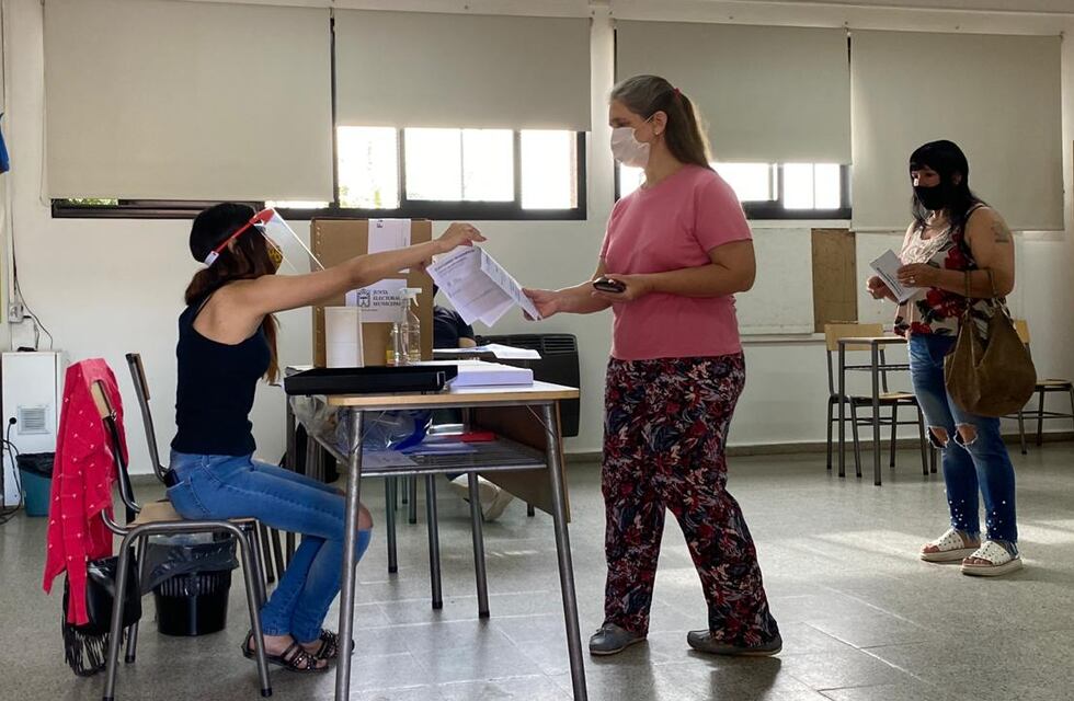 Río Cuarto: comenzaron las elecciones con protocolos sanitarios de por medio