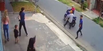 Un nene quedó en medio de un ataque de motochorros en Gerli
