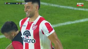 Un clásico. Ignacio Russo, delantero de Instituto e hincha de Rosario Central, puso el 2 a 0 sobre Newell's (Captura).