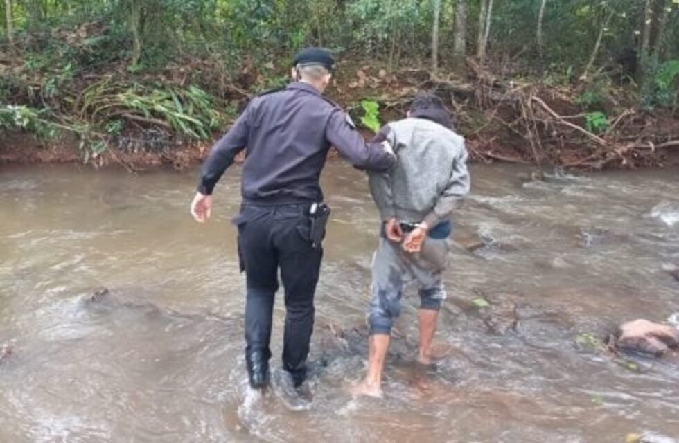 Puerto Rico: intentó escapar por un arroyo tras ser visto merodeando una casa