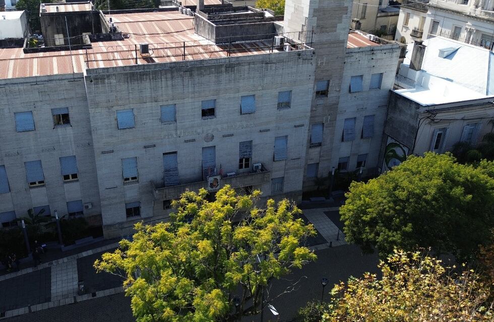 Azcué dispuso sumario y suspensión sin goce de haberes a cuatro empleados condenados por peculado en Concordia