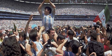 Diego Maradona, la postal en el estadio Azteca y el pedido de Matías Barzola para el "10".