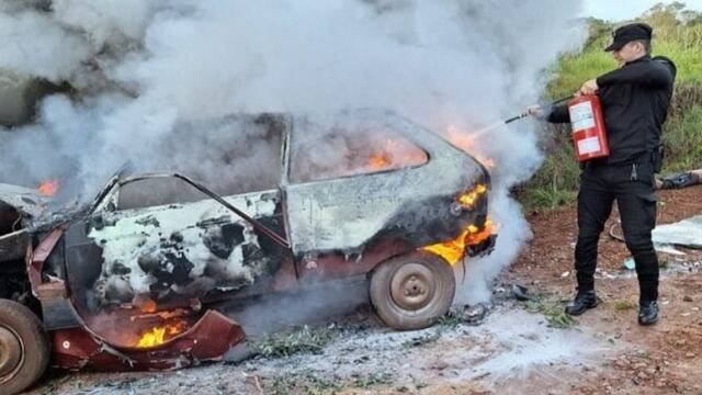 Lamentable accidente en Guaraní: un joven conductor perdió la vida tras chocar con su automóvil.