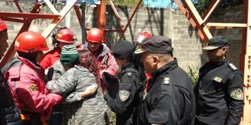 Hombre se subió a una antena de 40 metros de altura en Posadas y amenazaba con arrojarse.