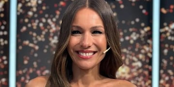 Pampita conquistó la playa con una bikini ultra diminuta total white y se consagró como la reina del mar