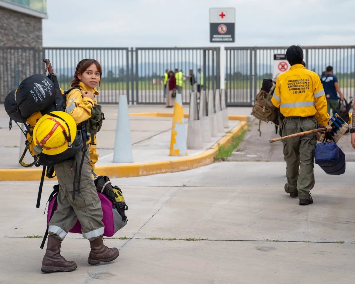 La primera dotación jujeña enviada a Chubut estará en servicio durante dos semanas. Luego, de ser necesario, será relevada por otro equipo que ya se está preparando en Jujuy.
