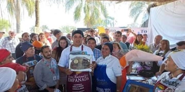 Juan Carlos Reynoso es el primer hombre en consagrarse Campeón de la Empanada en el festival nacional de Famaillá.