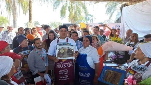 Juan Carlos Reynoso es el primer hombre en consagrarse Campeón de la Empanada en el festival nacional de Famaillá.