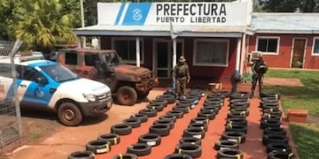 Incautan millonario cargamento de neumáticos en Puerto Libertad.