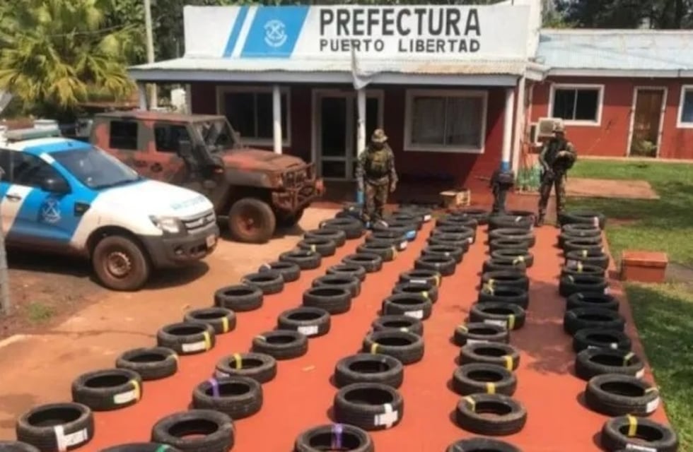 Incautan millonario cargamento de neumáticos en Puerto Libertad