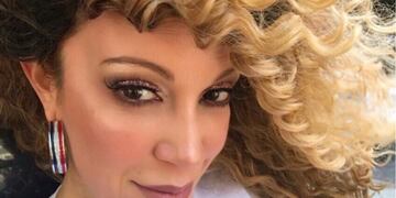 Miriam Lanzoni se animó a posar con este vestido negro muy sensual. Foto: Los Andes.