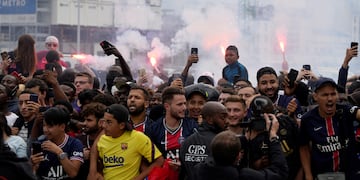 Locura por Lionel Messi en París.