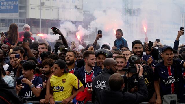 Locura por Lionel Messi en París.
