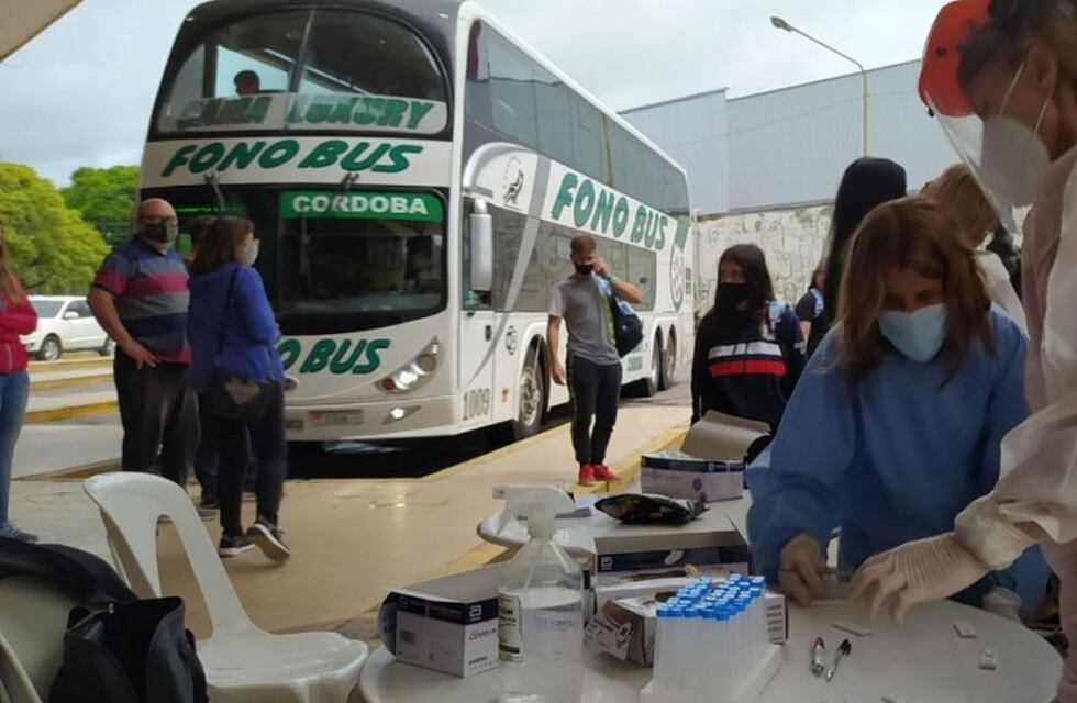 Siguen sumando casos positivos de jovenes que llegan de Bariloche