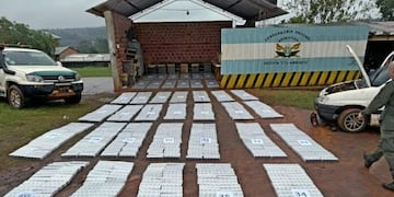 Encuentran un vehículo cargado de contrabando en Comandante Andresito.