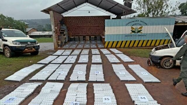 Encuentran un vehículo cargado de contrabando en Comandante Andresito.