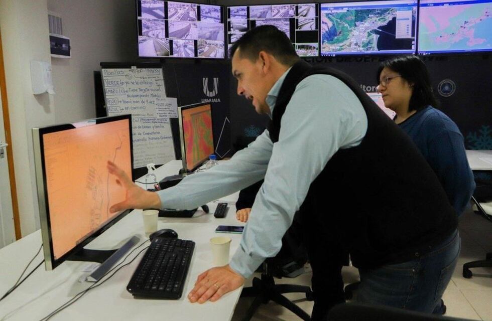 Servicios Públicos del municipio trabaja para prevenir la formación de escarcha en la red vial