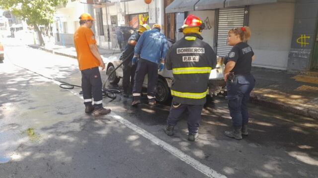 Furia en Bahía Blanca: incendió su auto porque lo iban a secuestrar los inspectores