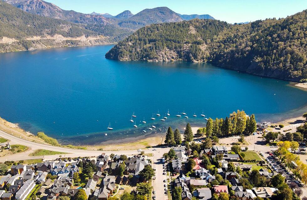 Increíble hallazgo: encontraron los resto de una mujer enterrada en una canoa hace casi 900 años en Neuquén