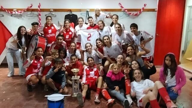 Huracán bicampeón del fútbol femenino de Tres Arroyos