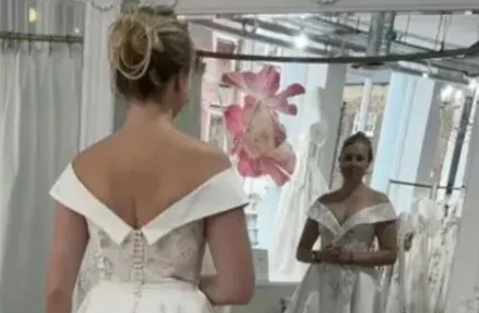 Una novia se volvió viral al mostrar fotos de un escalofriante momento que vivió durante la prueba de su vestido