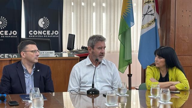 El primer mandatario de la ciudad Naranjal, Edoard Schaffrath, fue recibido por los ediles en el sexto piso del Palacio municipal.