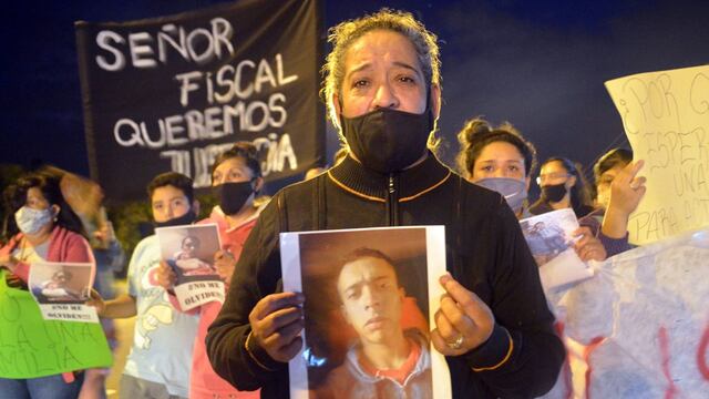Vecinos de Villa del Prado pidieron justicia por Leandro, asesinado el pasado martes cuando reclamó sus pertenencias a los presuntos ladrones.