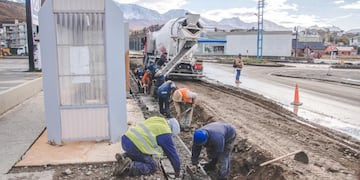 Obras en el barrio Pipo: se llevó a cabo el hormigonado de los cordones y badenes de la rotonda de calle Los Ñires