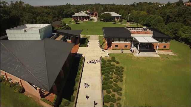 El complejo del instituto educativo.